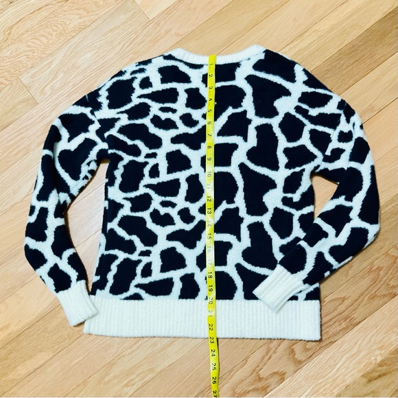Ann Taylor LOFT Animal Print Cow Black Cream Pullover Sweater V Neck Size XS - Picture 7 of 8